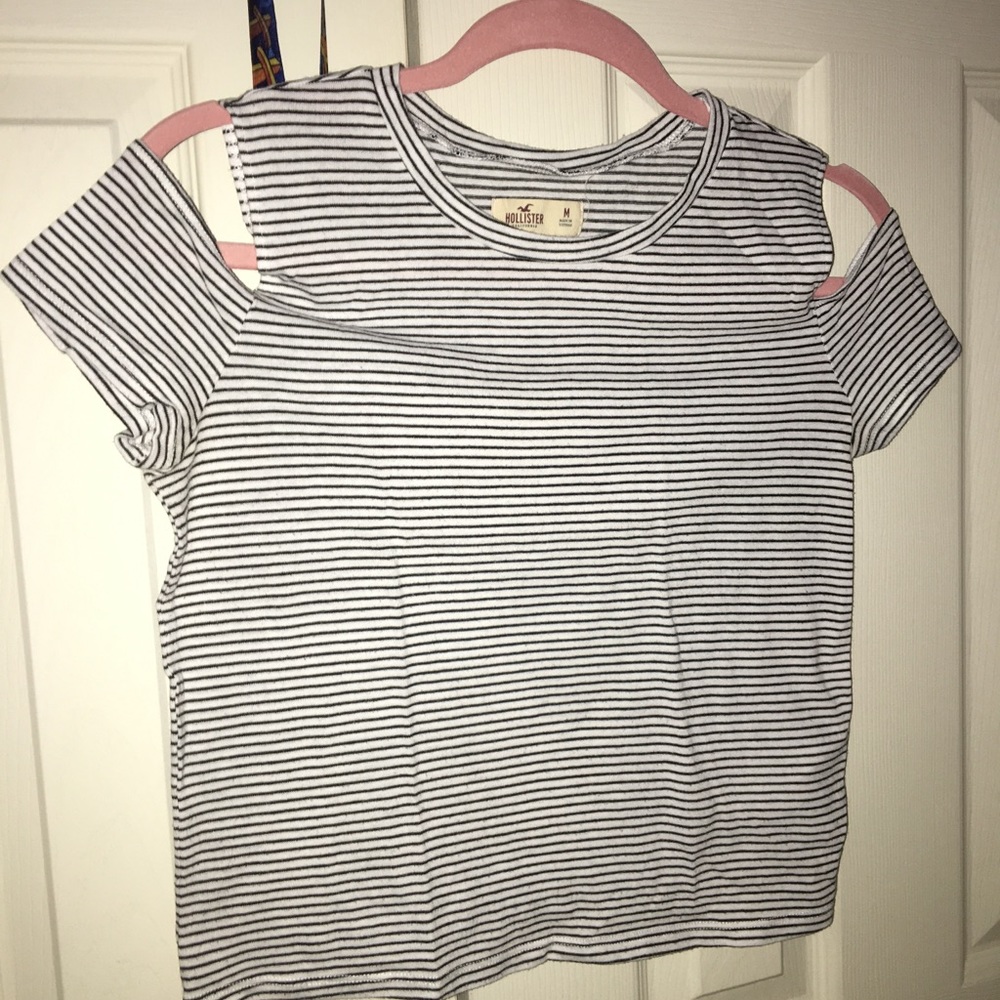 Striped shoulder cut out T shirt